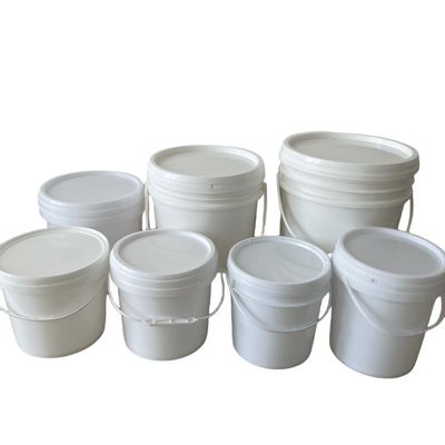 Cubo de plástico blanco a prueba de alteraciones duradero y para aplicaciones industriales