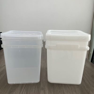 Cubo de plástico con tapa cuadrada para embalaje de alimentos envases barricas en entornos industriales