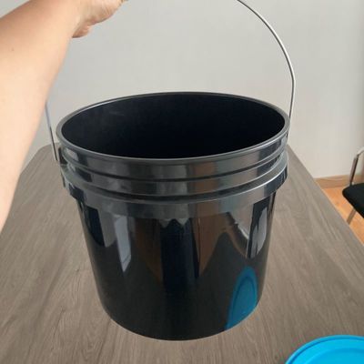 Cubo de plástico de 2 galones y 4 galones con impresión de transferencia de calor y tapa fácil de abrir