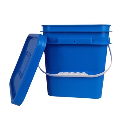 Material de PP/HDPE personalizado de fácil apertura, cubo de plástico cuadrado de 5 galones y 6 galones con mango