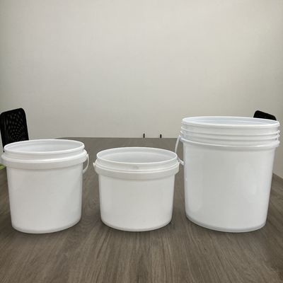 Almacenamiento seguro de alimentos para mascotas 2 galones 8L cubo de plástico blanco con tapa y sello a prueba de alteraciones