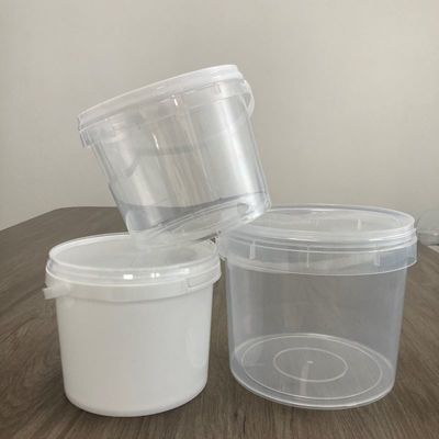 Un cubo de dulces duradero de 1 litro de 32 onzas de palomitas de maíz de plástico con tapa y mango