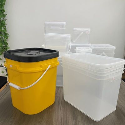 90 ml de un cubo de plástico con tapa y mango hecho en Qingdao