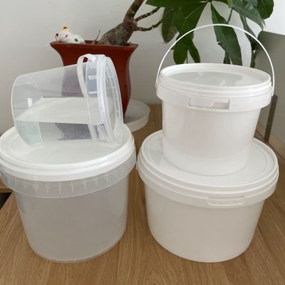 Cubo de plástico redondo blanco competitivo con un grosor de 2,0 mm y muestra gratuita incluida