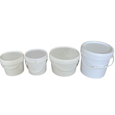 Cubo de palomitas de maíz de color blanco de plástico con mango fácil de abrir y tapa 1-5 galones de capacidad
