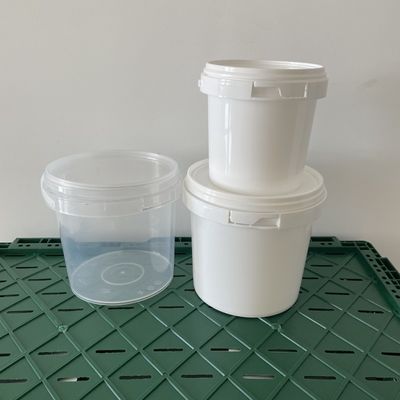 Cubo de palomitas de maíz de color blanco de plástico con mango fácil de abrir y tapa 1-5 galones de capacidad
