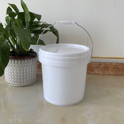 Personalice su cubo de plástico con tapa y mango