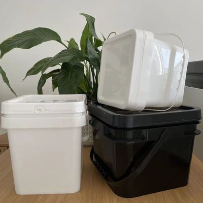 Cubo cuadrado de 8L de 2 galones con tapa hecha de material PP resistente a impactos y duradero