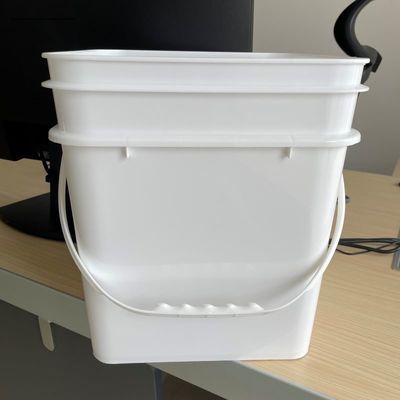 Cubo de plástico cuadrado de 15L personalizable con mango de impresión y accesorios