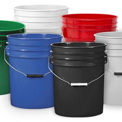Cubo de plástico negro para la construcción Cubo de HDPE epoxi Diseño duradero y duradero