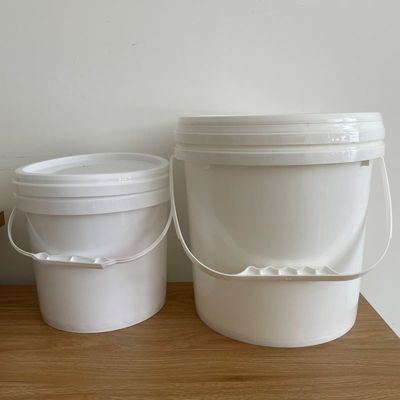 Baldes redondos o cuadrados de plástico de 5L con mango de hierro personalizables y duraderos