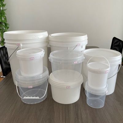 Personaliza un cubo pequeño de plástico blanco con tapa 1L 2L 3L 4L 5L y muestra gratuita incluida