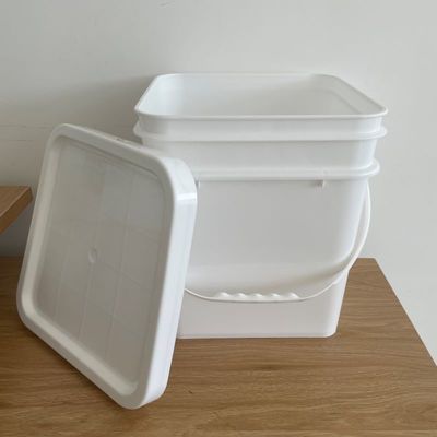Cubo de plástico de forma cuadrada de 10L con cubos impresos