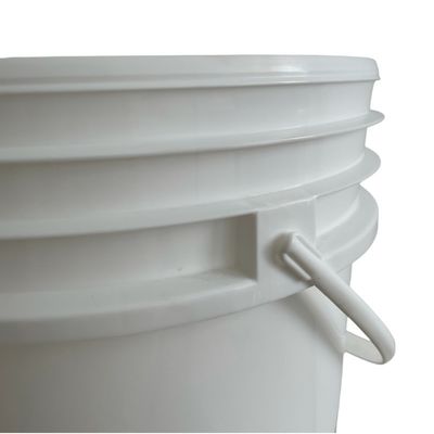 Cubo de plástico pesado de 20L con tapa y mango de metal certificado por GAP/ISO/FDA