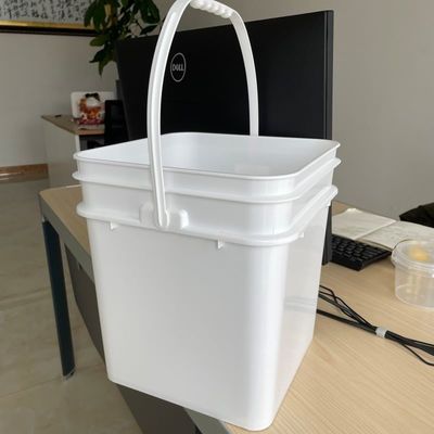 Personaliza las bañeras de 5 galones con una solución versátil de cubo cuadrado de plástico duradero