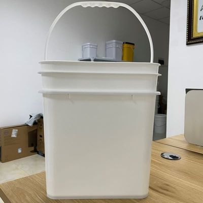 Personaliza las bañeras de 5 galones con una solución versátil de cubo cuadrado de plástico duradero