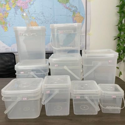 Cubo cuadrado de 15 litros para almacenar y transportar materiales