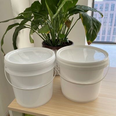 Cubo de plástico transparente de 4L con tapa para almacenar herramientas prácticas y versátiles