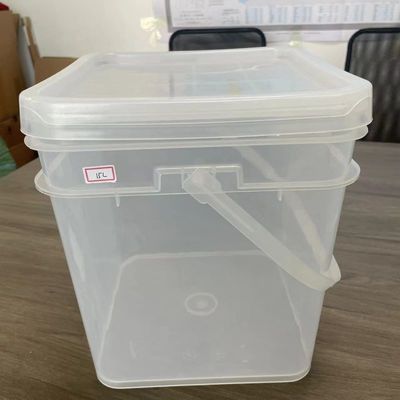 Cubo de plástico fácil de abrir con tapa duradero y respetuoso con el medio ambiente
