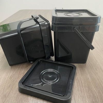 Cubo de plástico fácil de abrir con tapa duradero y respetuoso con el medio ambiente