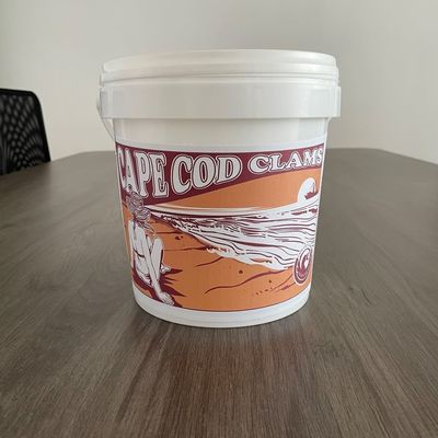 Impresión de logotipo personalizado en un cubo de plástico de 1 galón de HDPE para el transporte de mariscos