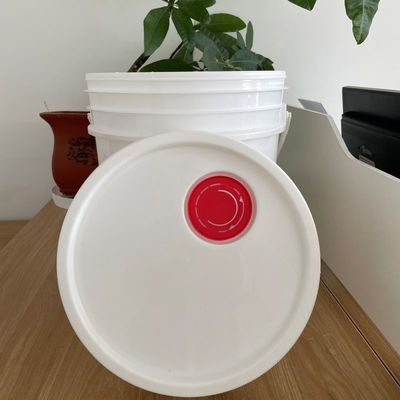 Personaliza un cubo de plástico de 1-25L con tapa y manija Solución de almacenamiento anti-impacto duradera