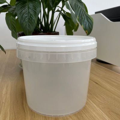 Personaliza bañeras transparentes con mango de plástico y cubre el cubo de plástico