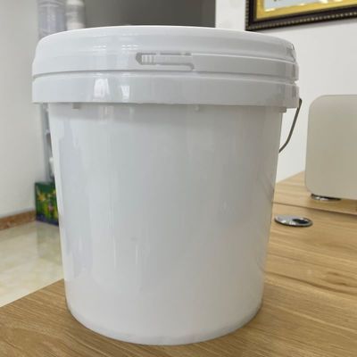 Cubo de plástico de PP blanco de 8L personalizado con tapa y manija de material resistente a productos químicos