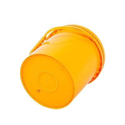 Cubo de plástico blanco de 5 galones con tapa de 20 litros y mango conveniente
