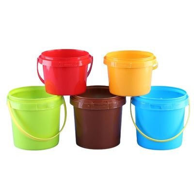 Cubo de plástico de grado alimenticio de 5L con tapa fácil de abrir y forma redonda en material HDPE